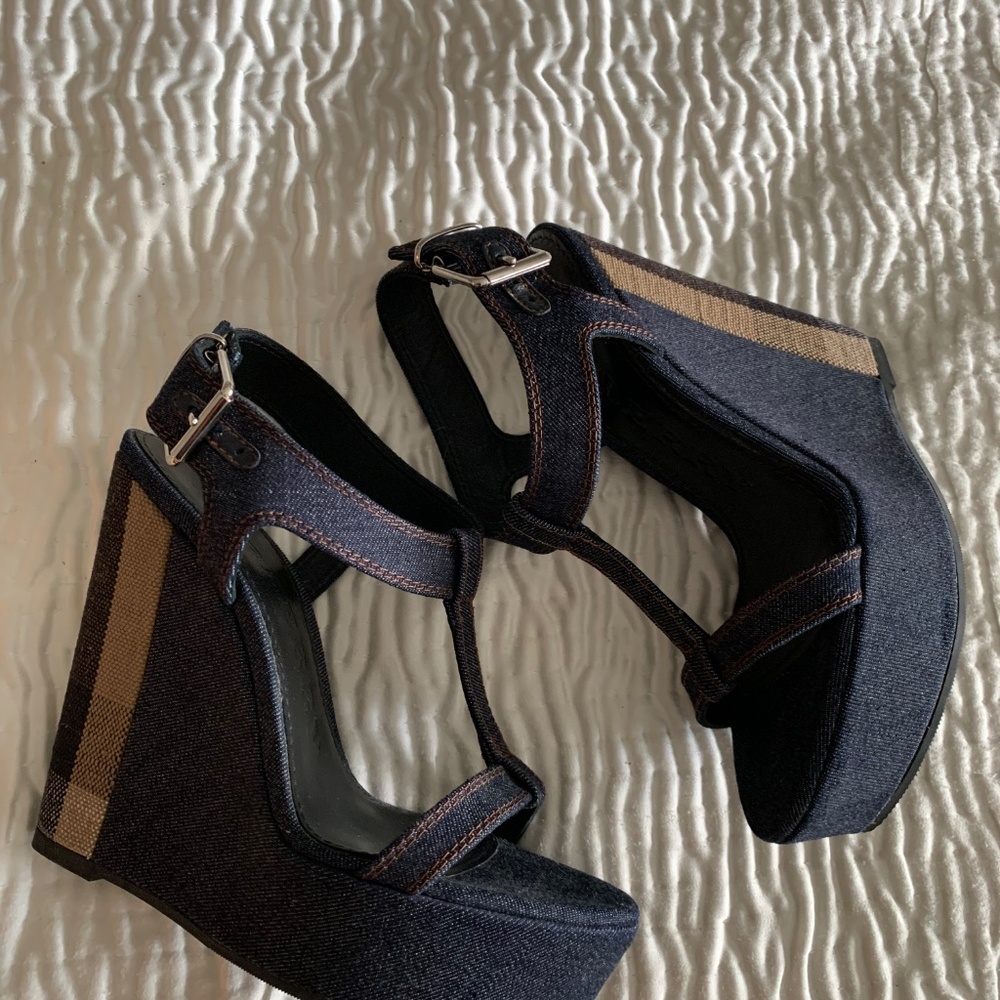 🚨‼️SOLD‼️🚨Authentic Burberry denim checkered wedge sandals - Picture 15 of 17